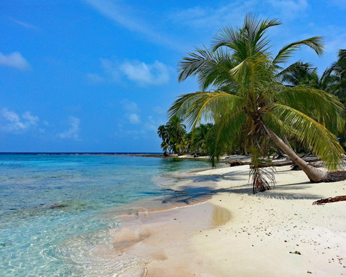 Panamá crea una reserva marina tan grande como su superficie