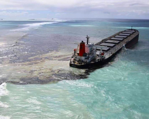 10.000 litros de fueloil amenazan la costa de la India