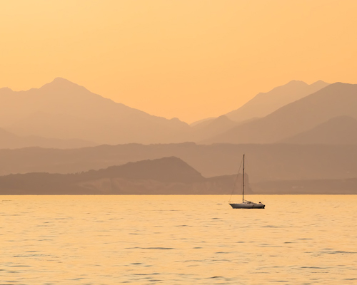 Las mejores rutas en velero por la costa catalana