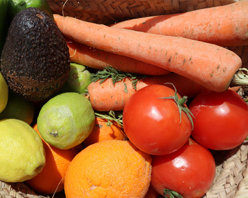 España prohibirá la venta de frutas y verduras en plásticos desde 2023
