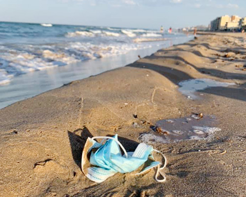 "Las mascarillas tardarán años en degradarse en el mar"